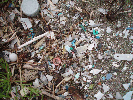 Photo:Water, salt, and dirt in garbage make it difficult to recycle2