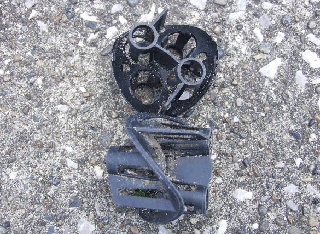 Photo:Plastic items with a diameter of 10 cm. They are found along the man-made seashore of the Chiba Port Park.